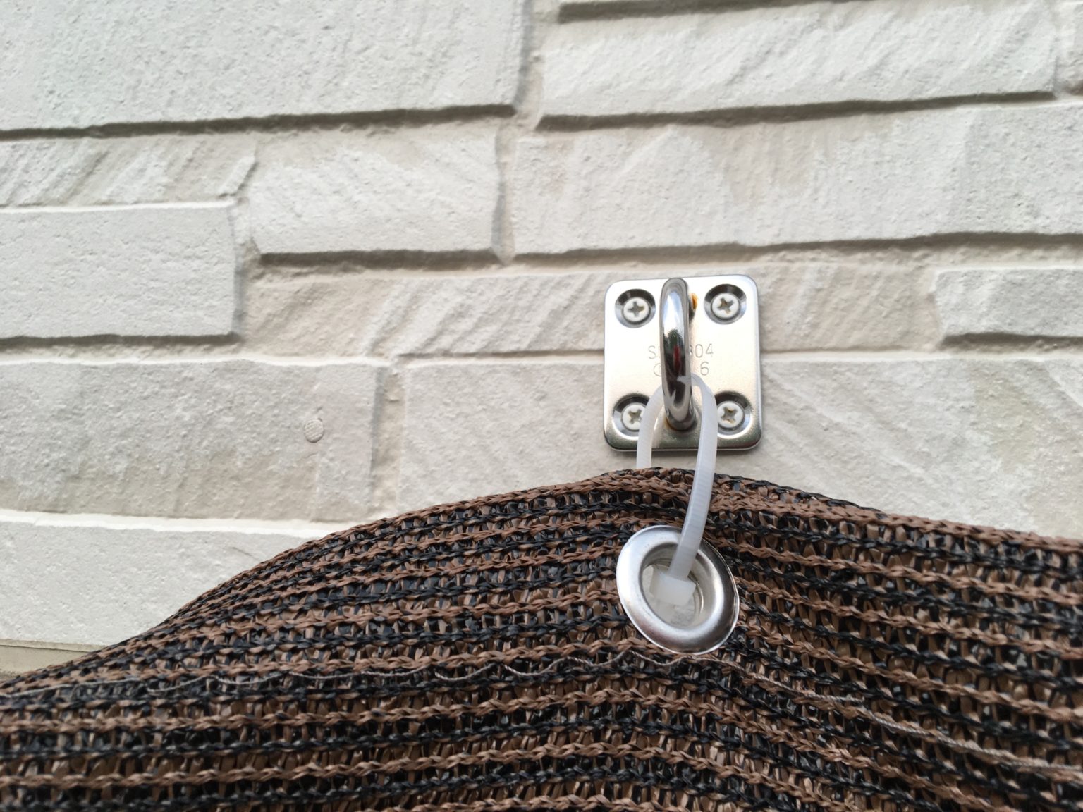 【日射遮蔽】新築時、サンシェードを取り付ける為の金具を取り付けておくと便利。 失敗しない高気密高断熱住宅！